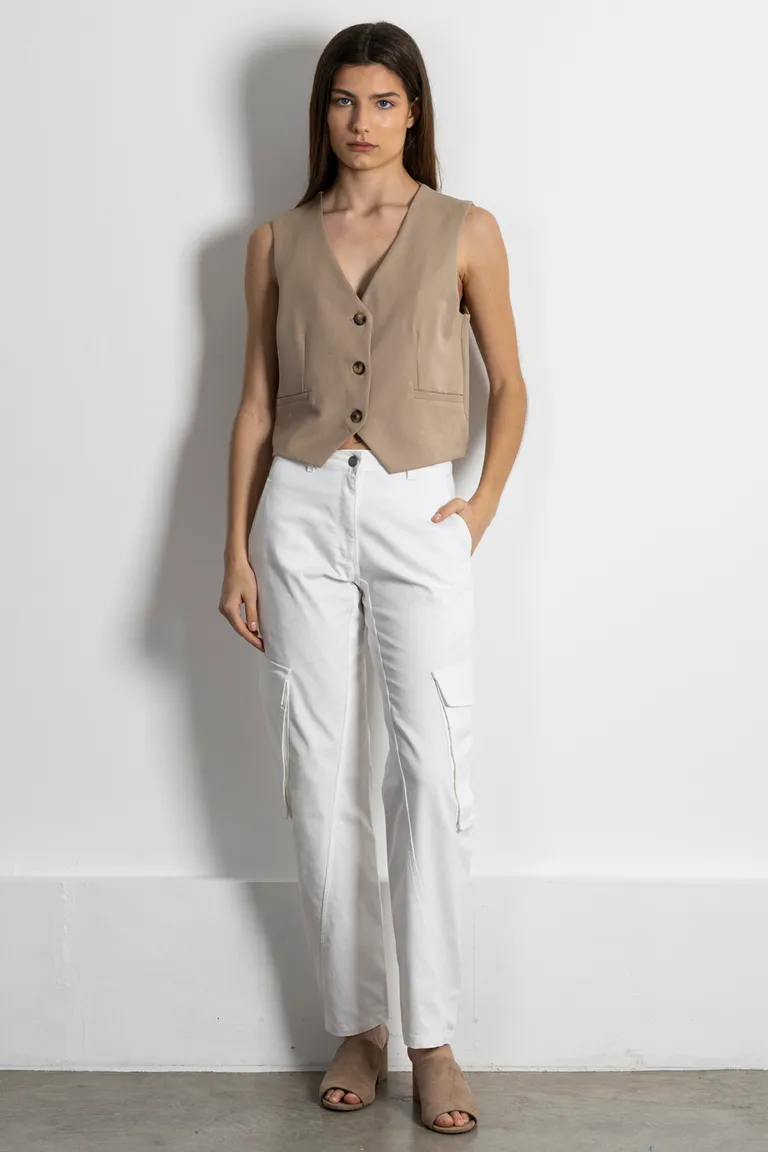 Chaleco beige sin mangas con botones, diseño moderno y elegante para mujer de Kill en Chalecos para argentina