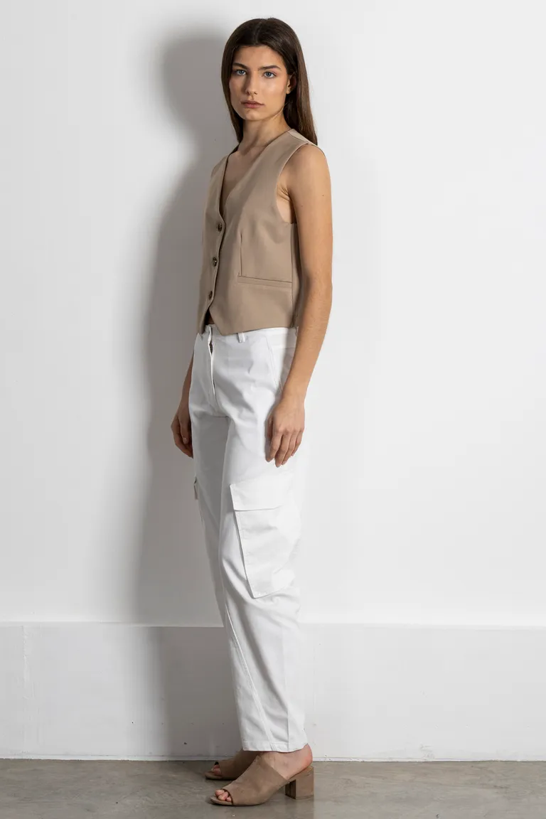 Chaleco beige sin mangas con botones, diseño moderno y elegante para mujer de Kill en Chalecos para argentina