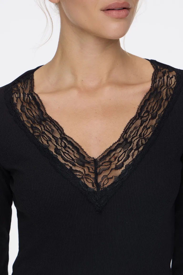 Body manga larga con escote en V y detalle de puntilla en borde de Cuesta Blanca en Bodies para argentina