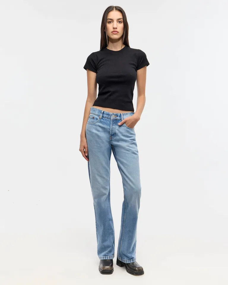 Jeans de denim celeste claro en corte clásico para mujer de Ay Not Dead en Pantalones para argentina