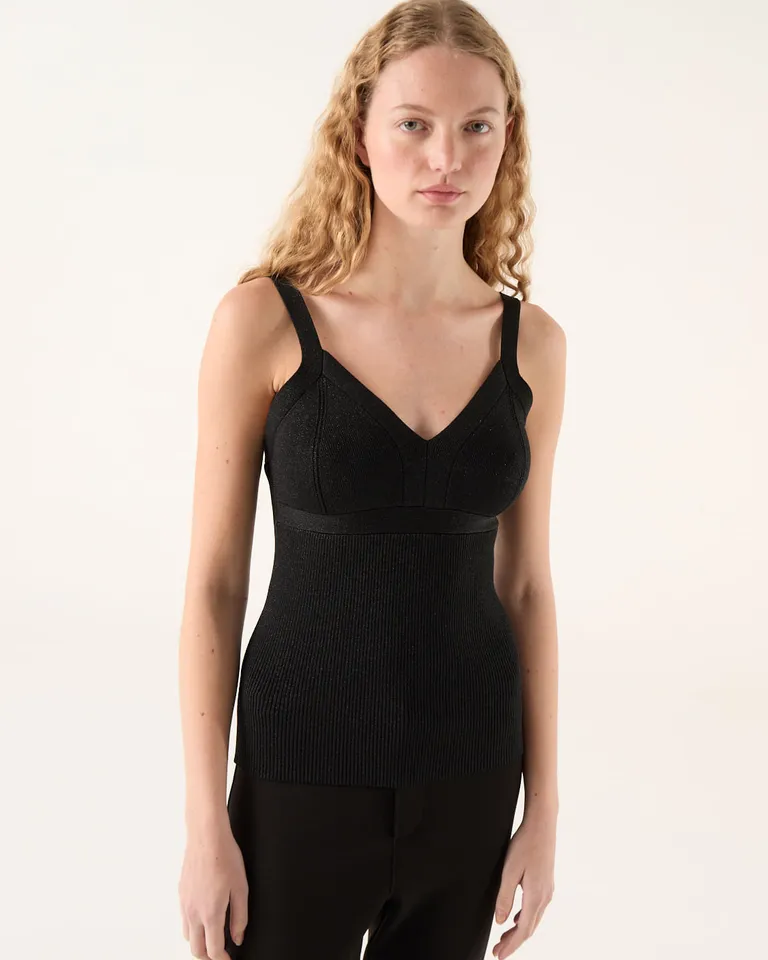 Top de tejido entallado con breteles anchos y escote en V de Furzai en Tops para argentina