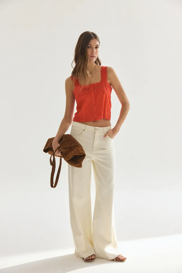 Blusa roja de diseño moderno y estilo versátil para mujer de Akiabara en Blusas para argentina