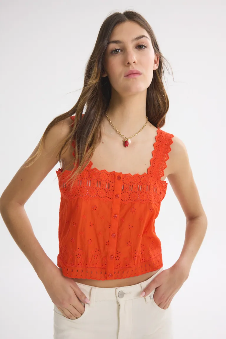 Blusa roja de diseño moderno y estilo versátil para mujer de Akiabara en Blusas para argentina