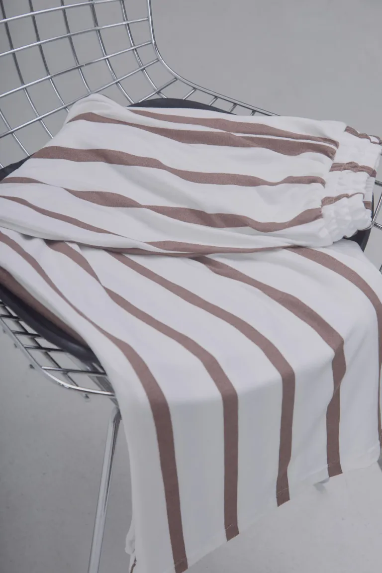 Pantalón rayado de corte holgado y cintura elástica, modelo Telma de Belle en Pantalones para argentina