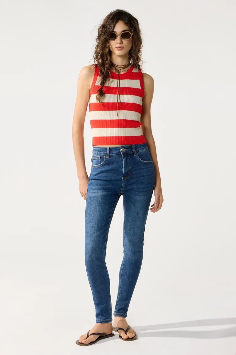 Pantalón de denim azul medio con corte skinny y tiro medio de Cuesta Blanca en Pantalones para argentina