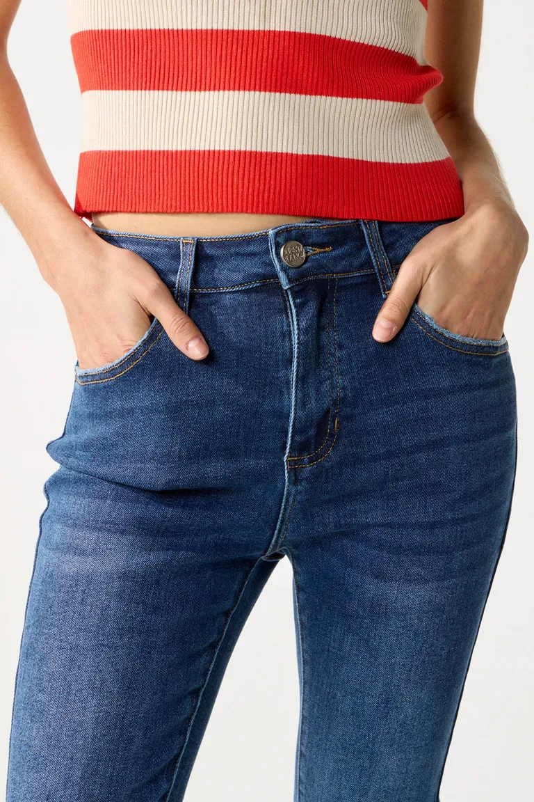 Pantalón de denim azul medio con corte skinny y tiro medio de Cuesta Blanca en Pantalones para argentina