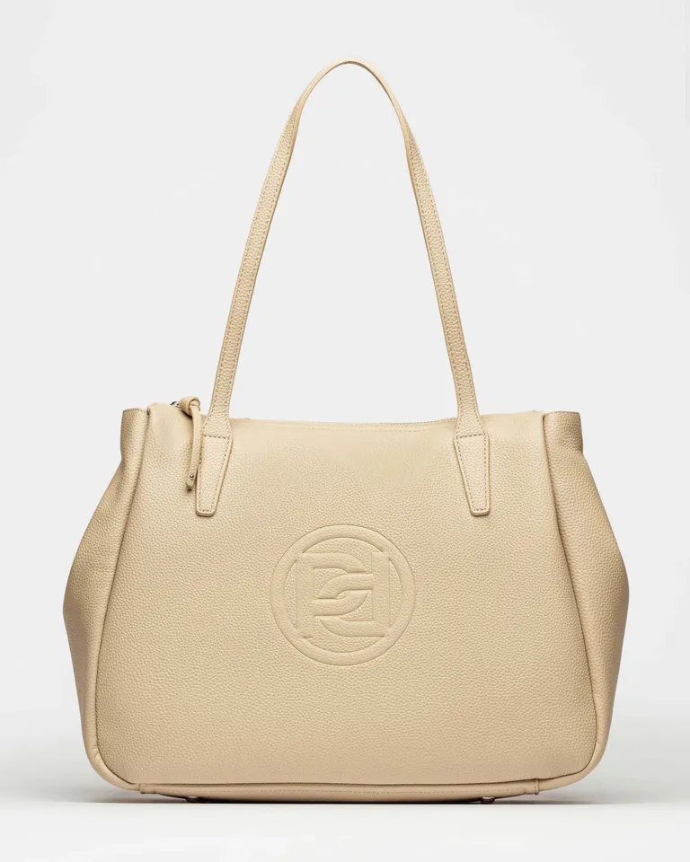 Bolso de diseño urbano con isologo gofrado y efecto cuero de Prüne en Bolsos y Carteras para argentina