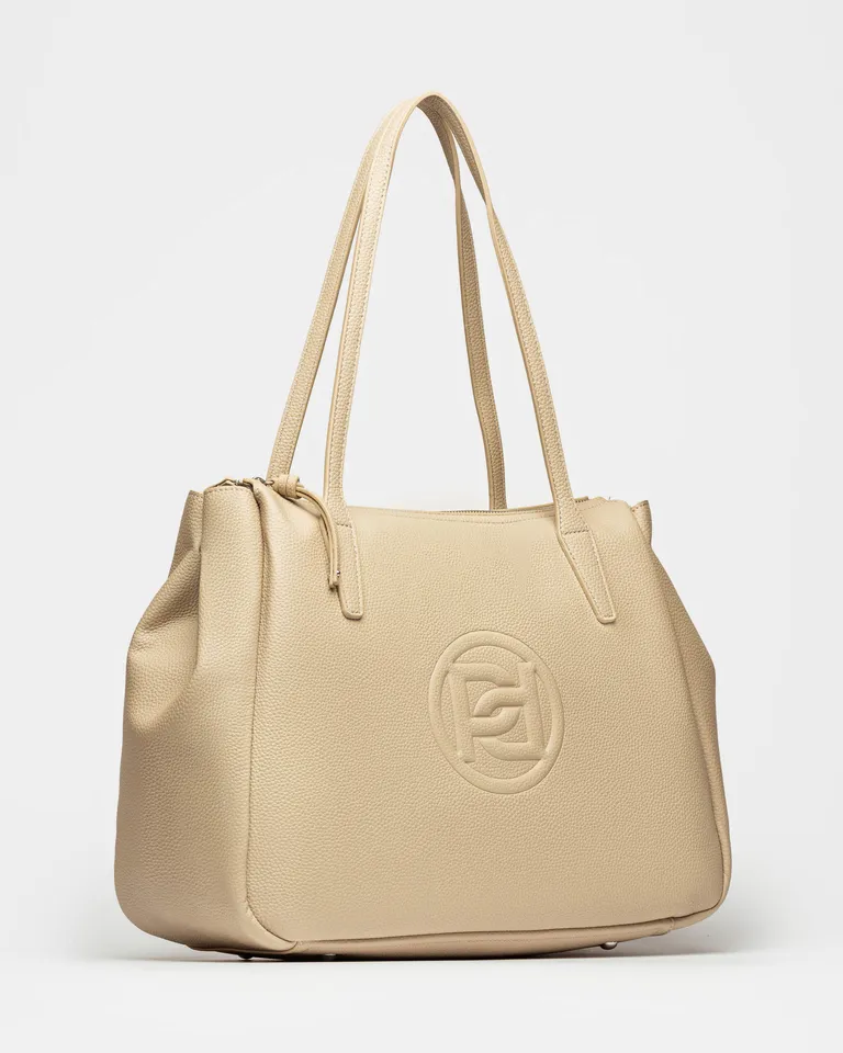 Bolso de diseño urbano con isologo gofrado y efecto cuero de Prüne en Bolsos y Carteras para argentina