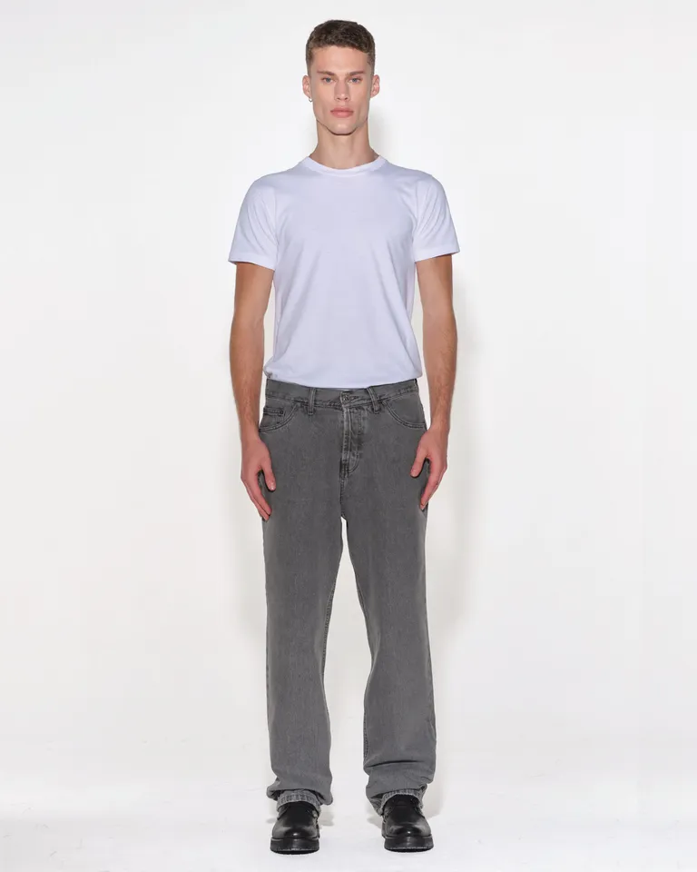 Pantalones sueltos de denim gris claro con corte relajado y lavado gastado de Ay Not Dead en Pantalones para argentina
