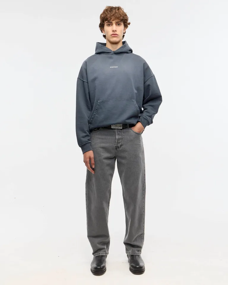 Pantalones sueltos de denim gris claro con corte relajado y lavado gastado de Ay Not Dead en Pantalones para argentina