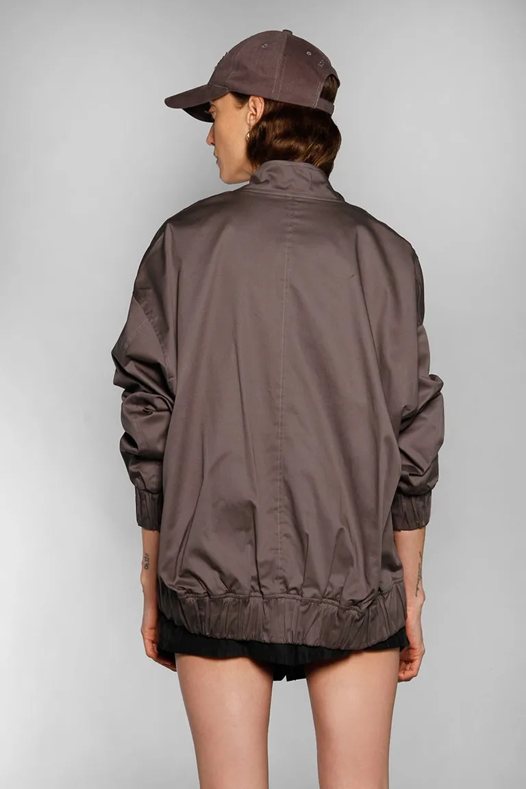 Chaqueta bomber oversize de gabardina gris con cartera y cierre ocultos de Sofia Sarkany en Chaquetas para argentina