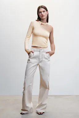 Top punto asimétrico de Mango en Tops para argentina