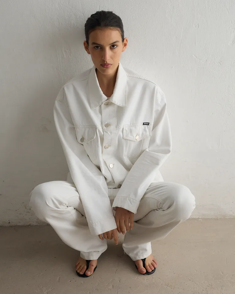 Chaqueta de jean blanca con detalles en las mangas para mujer de Ay Not Dead en Chaquetas para argentina