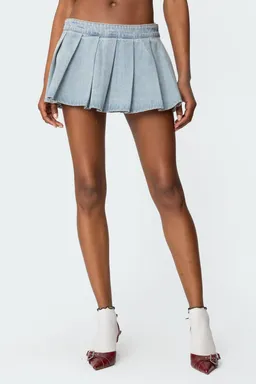 Mini falda short denim plisada elyssa de Edikted en Faldas para argentina