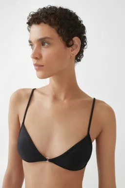 Top bikini detalle metálico de Mango en Swimwear y Beachwear para argentina