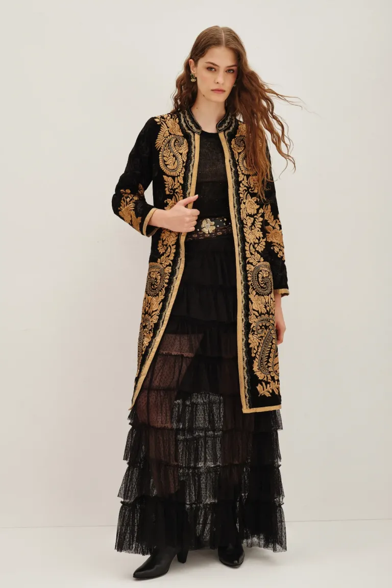 Saco largo con cuello mao y bordados ornamentales de estilo sofisticado de Rapsodia en Chaquetas para argentina