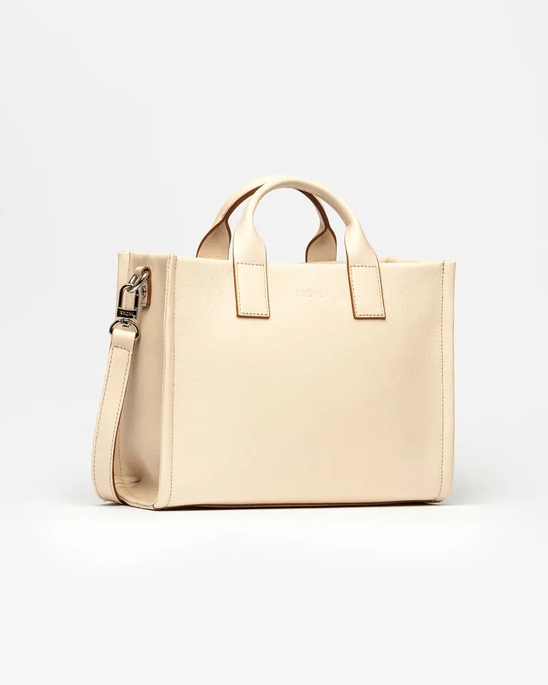 Cartera de mano de cuero liso vegetal con manija y correa larga de Prüne en Bolsos y Carteras para argentina