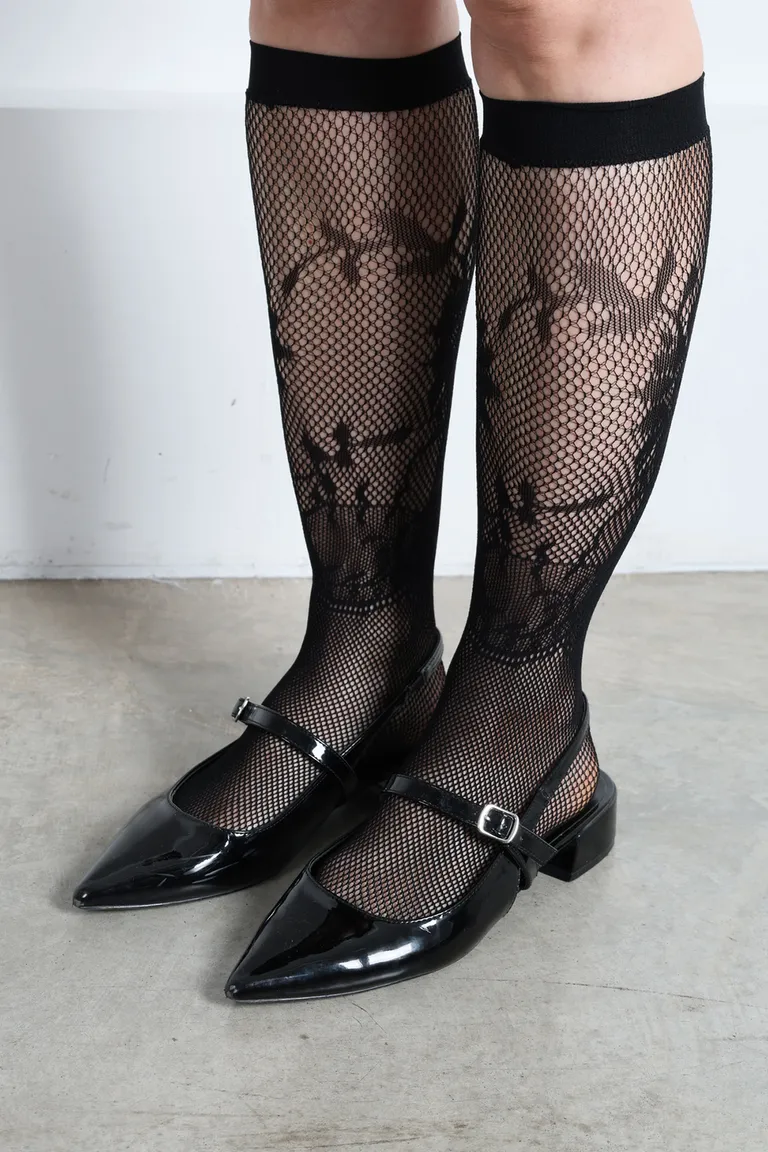 Medias de red negras con un diseño sofisticado y atemporal de Kill en Ropa Interior y Medias para argentina