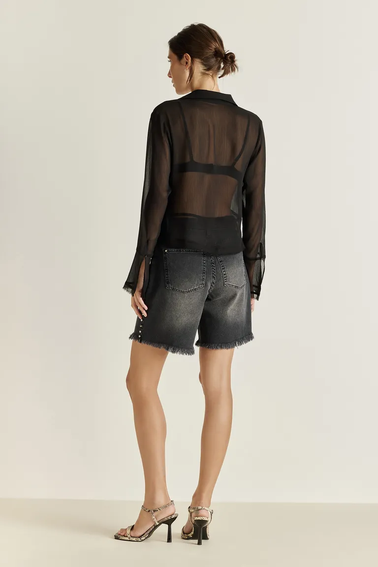 Blusa negra con detalles traslúcidos y botones personalizados de Tucci en Blusas para argentina