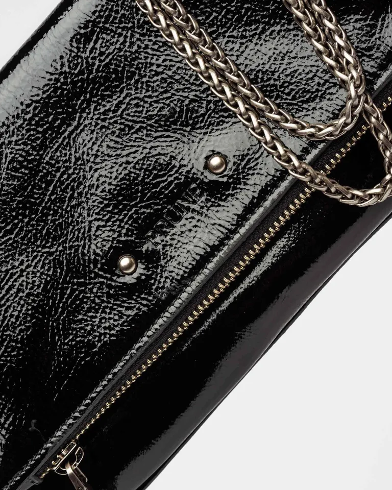 Mini bolso de mano en cuero de vaca con acabado de charol arrugado de Prüne en Bolsos y Carteras para argentina