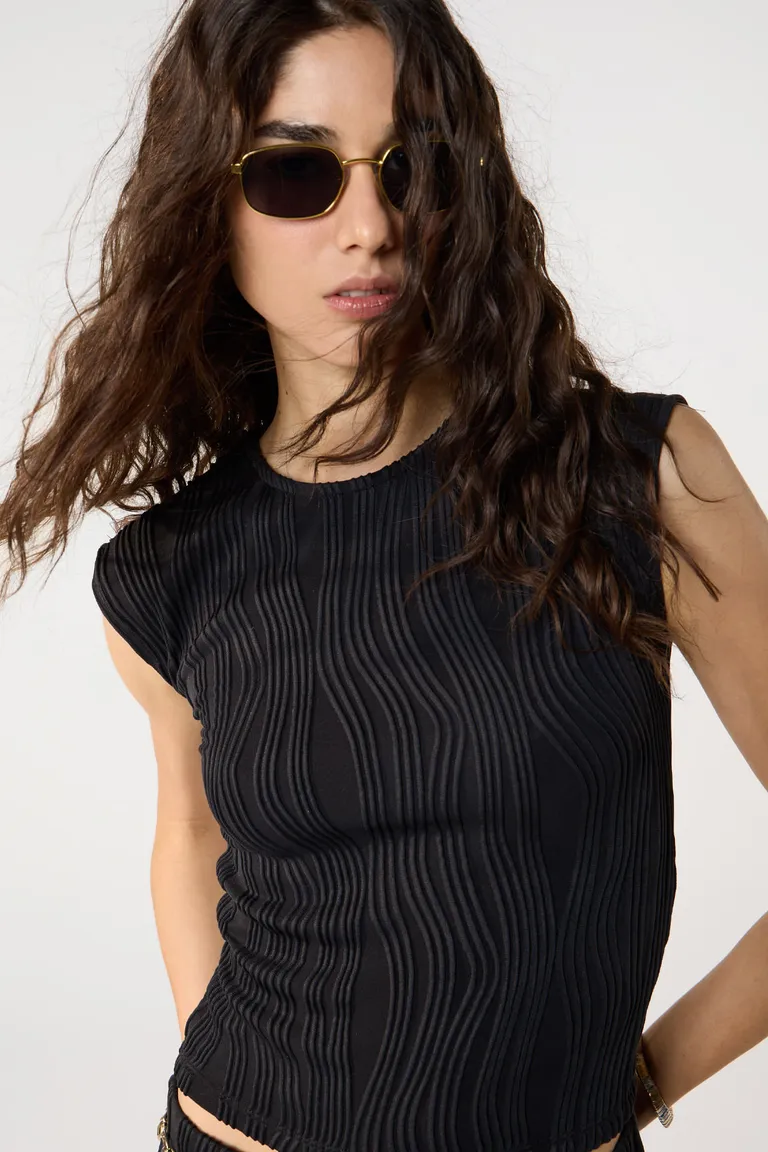 Musculosa negra de microfibra texturizada para mujer de Cuesta Blanca en Tops para argentina