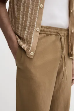 Pantalón estructura crepe de Lefties en Pantalones para argentina