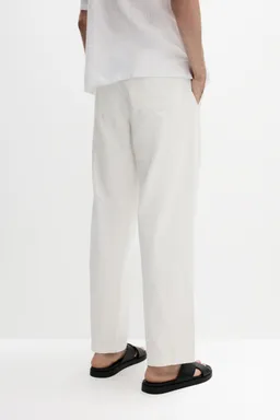 Pantalón estructura crepe de Lefties en Pantalones para argentina