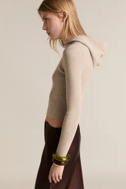 Sweater canalé capucha de Mango en Buzos y Sweaters para argentina