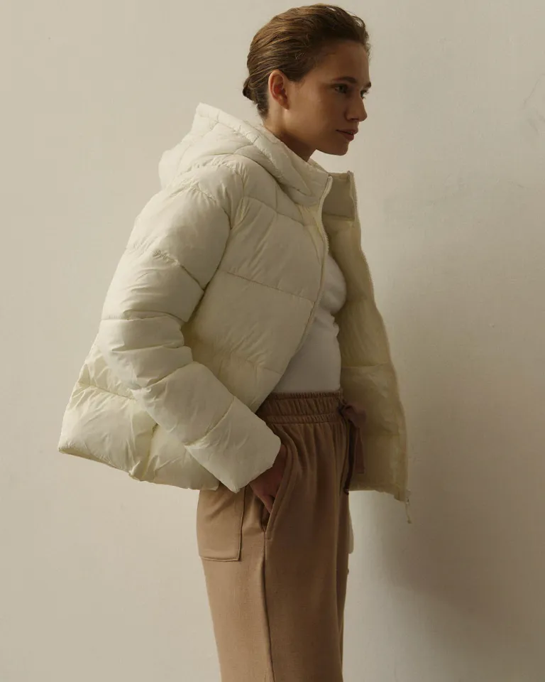 Abrigo puffer con capucha desmontable y bolsillos, un accesorio imprescindible para el invierno de Sky en Chaquetas para argentina