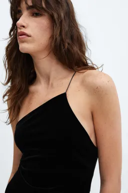 Vestido asimétrico terciopelo de Mango en Vestidos para argentina