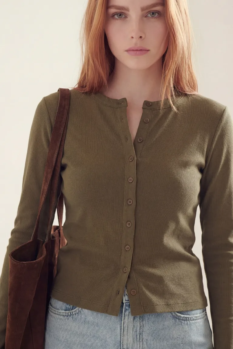 Cardigan básico con botones frontales y mangas largas para mujer de Akiabara en Buzos y Sweaters para argentina