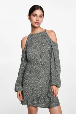 Vestido corto hombros descubiertos de Mango Teen en Vestidos para argentina