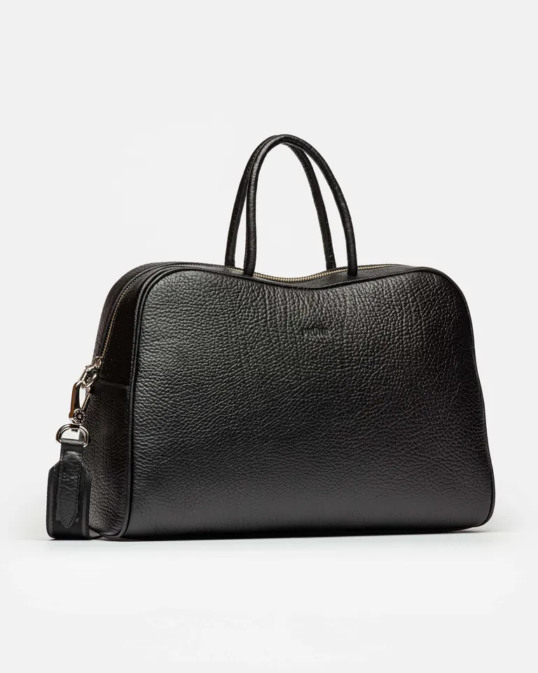 Cartera de mano The Club en cuero graneado negro con asa y silueta moderna de Prüne en Bolsos y Carteras para argentina