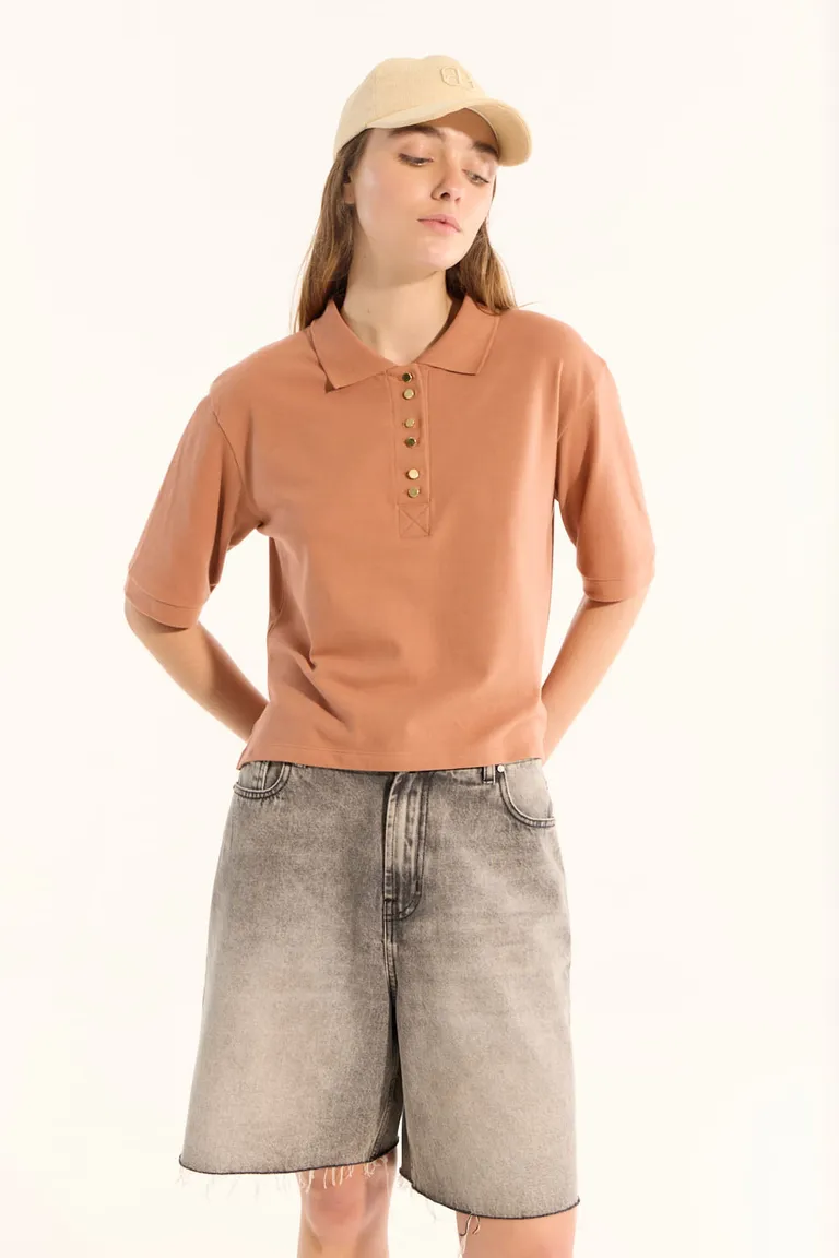 Remera de cuello polo con manga corta para mujer en tono marrón de Portsaid en Remeras para argentina