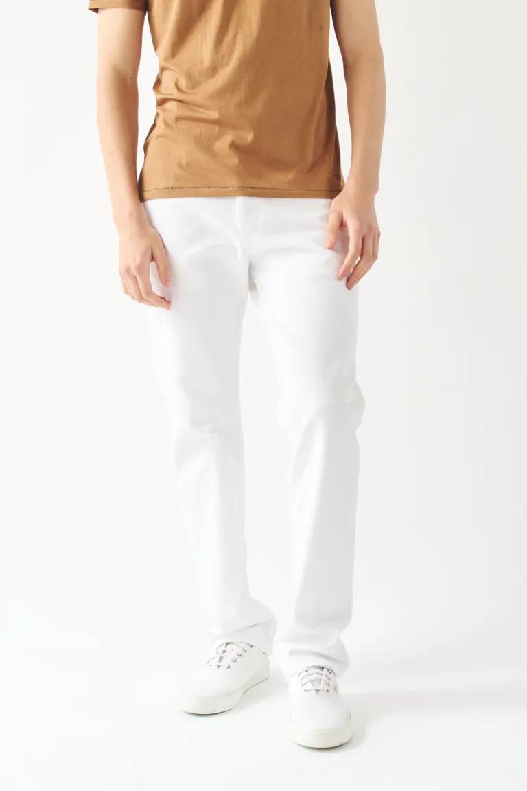 Pantalón estándar blanco para hombre, prenda básica y versátil de Bensimon en Pantalones para argentina