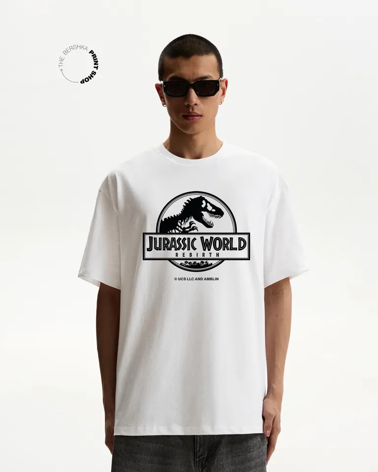 Remera jurassic world manga corta de Bershka en Remeras y Polos para argentina