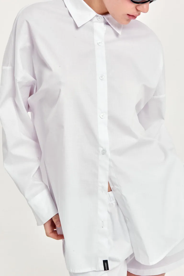Camisa blanca de corte holgado y mangas largas, diseño versátil y de fácil combinación de 47 Street en Camisas para argentina