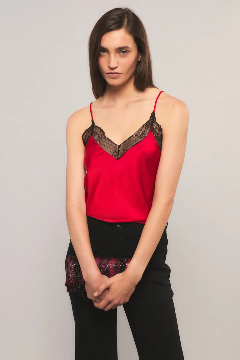 Top clásico en satén con escote en V y detalles en puntilla de Kosiuko en Tops para argentina