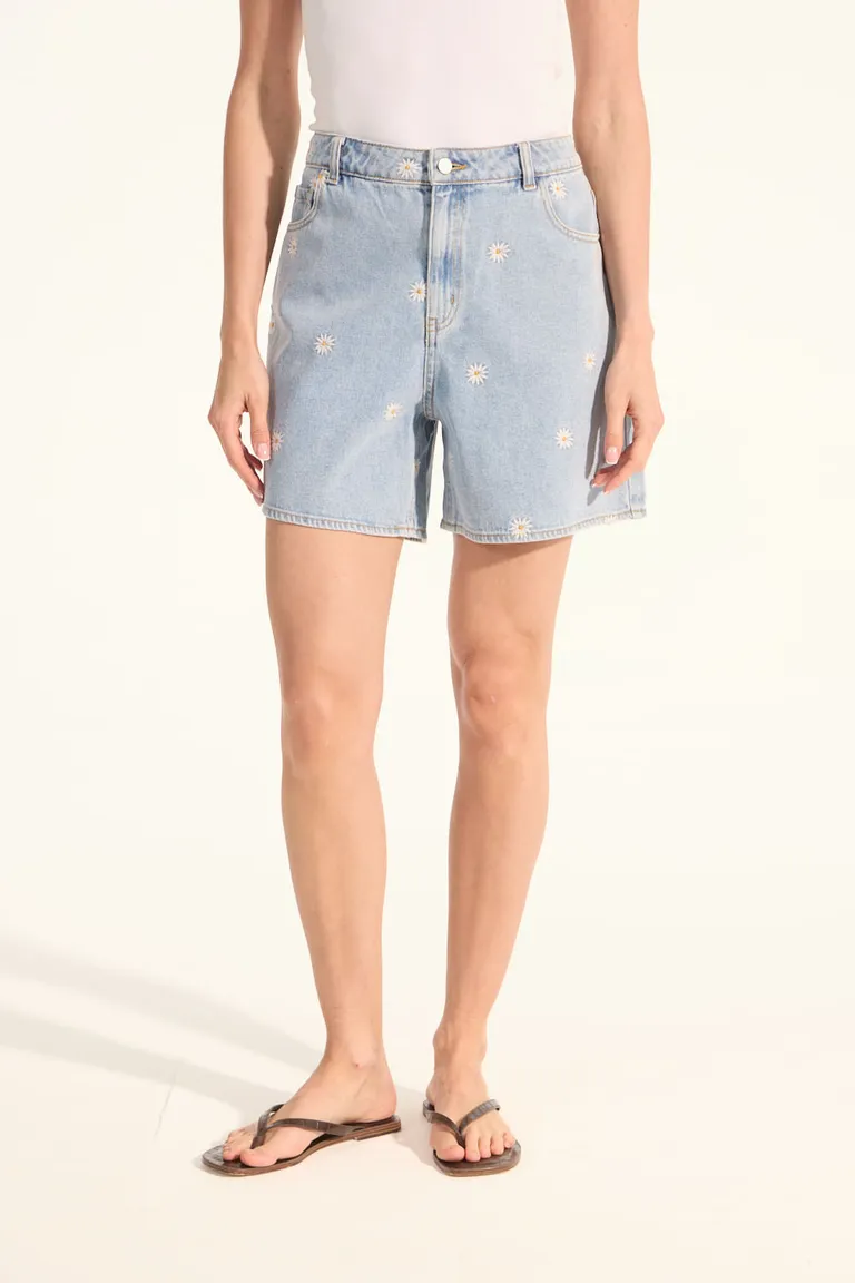 Shorts de denim con bordados florales de corte regular de Portsaid en Shorts para argentina