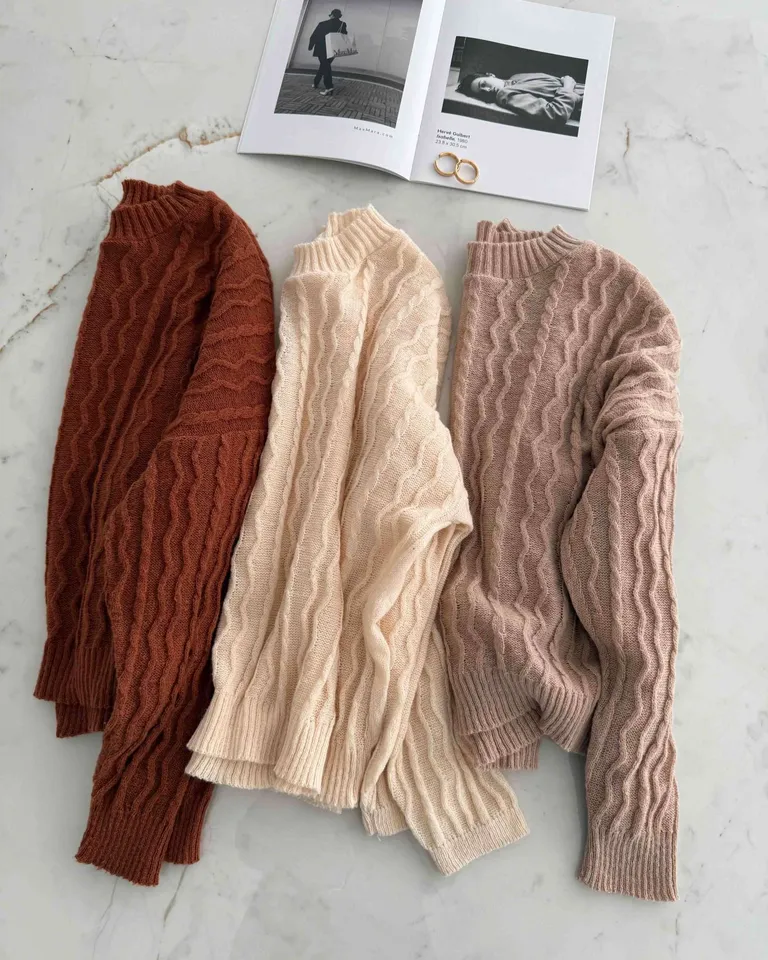 Suéter de punto con diseño de ondas verticales en tonos marrones de Hesed en Buzos y Sweaters para argentina