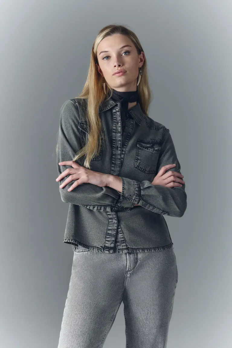 Camisa de manga larga en tejido de tencel con bordado en la espalda de Rapsodia en Camisas para argentina