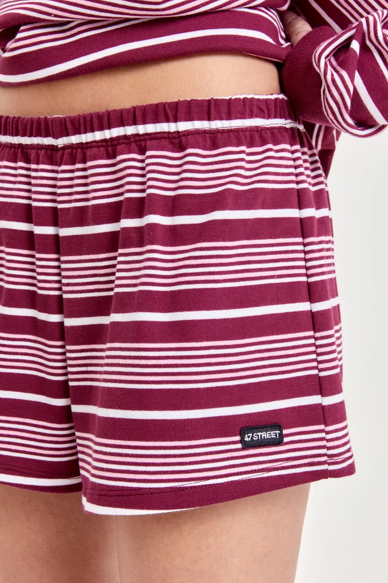 Short de algodón pesado con rayas en tonos rosados y detalles minimalistas de 47 Street en Shorts para argentina