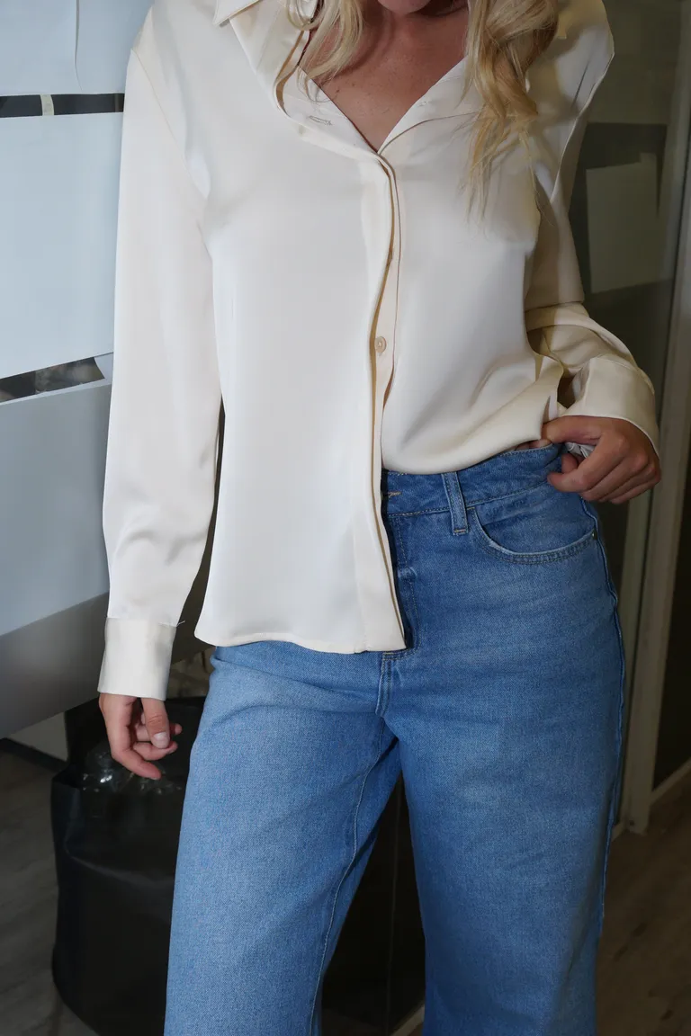 Pantalón wide leg tiro medio con diseño holgado y cierre metálico de Naíma en Pantalones para argentina