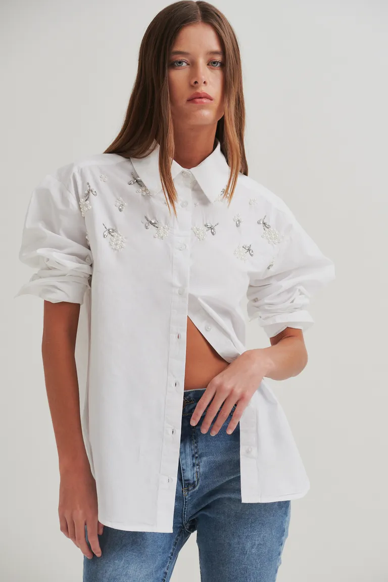 Camisa Isabella: Diseño clásico con detalles bordados que le dan un toque femenino y elegante de Sweet en Camisas para argentina