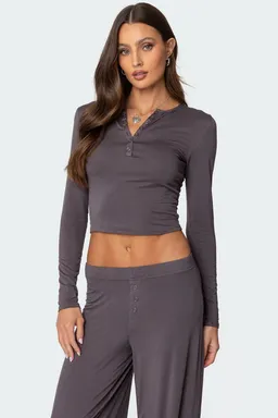 Kait henley top de Edikted en Tops para argentina