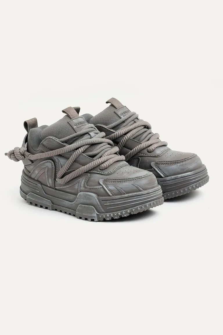 Zapatillas de cuero sintético con detalles en relieve y cordonera doble de 47 Street en Zapatillas para argentina