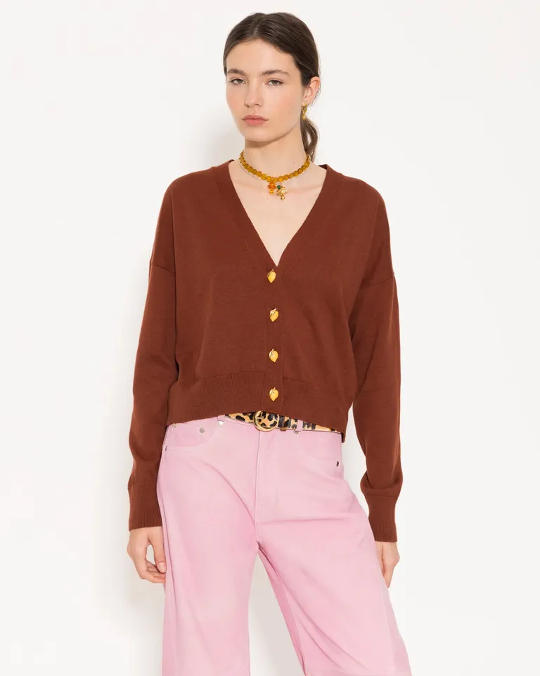 Cardigan holgado de diseño exclusivo y botones diferenciados de Jazmin Chebar en Buzos y Sweaters para argentina