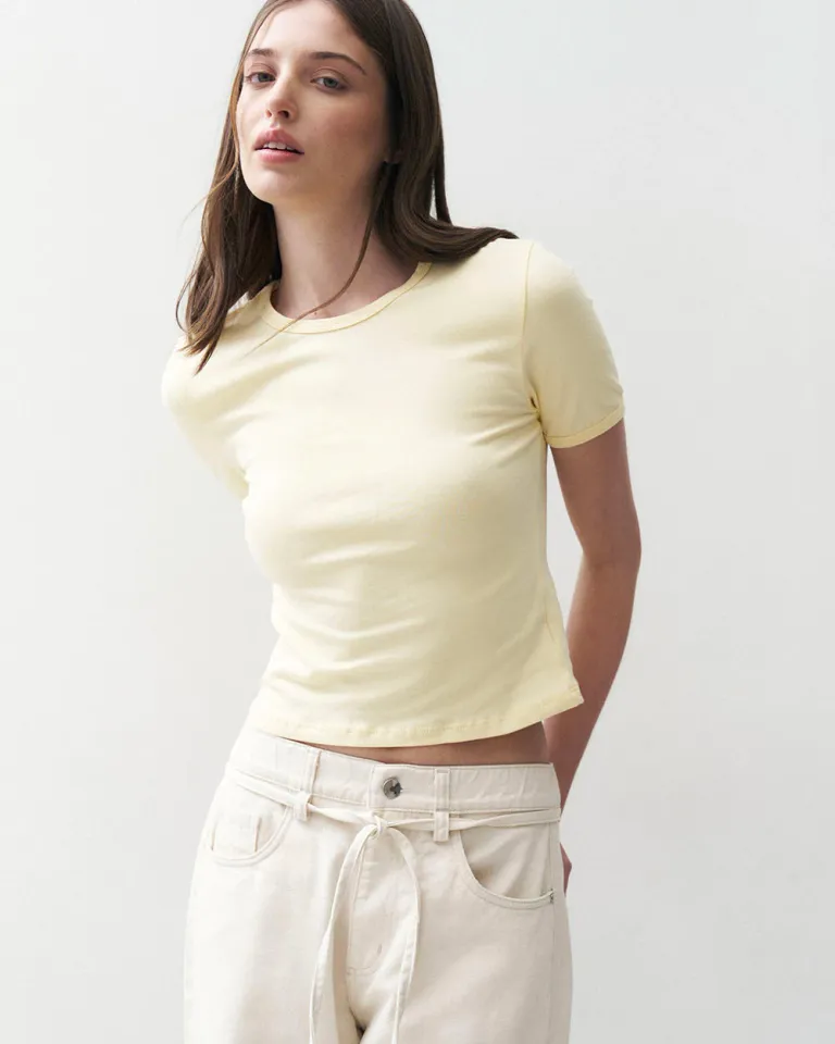 Remera básica de tela jersey con lycra en color blanco de Sky en Remeras para argentina