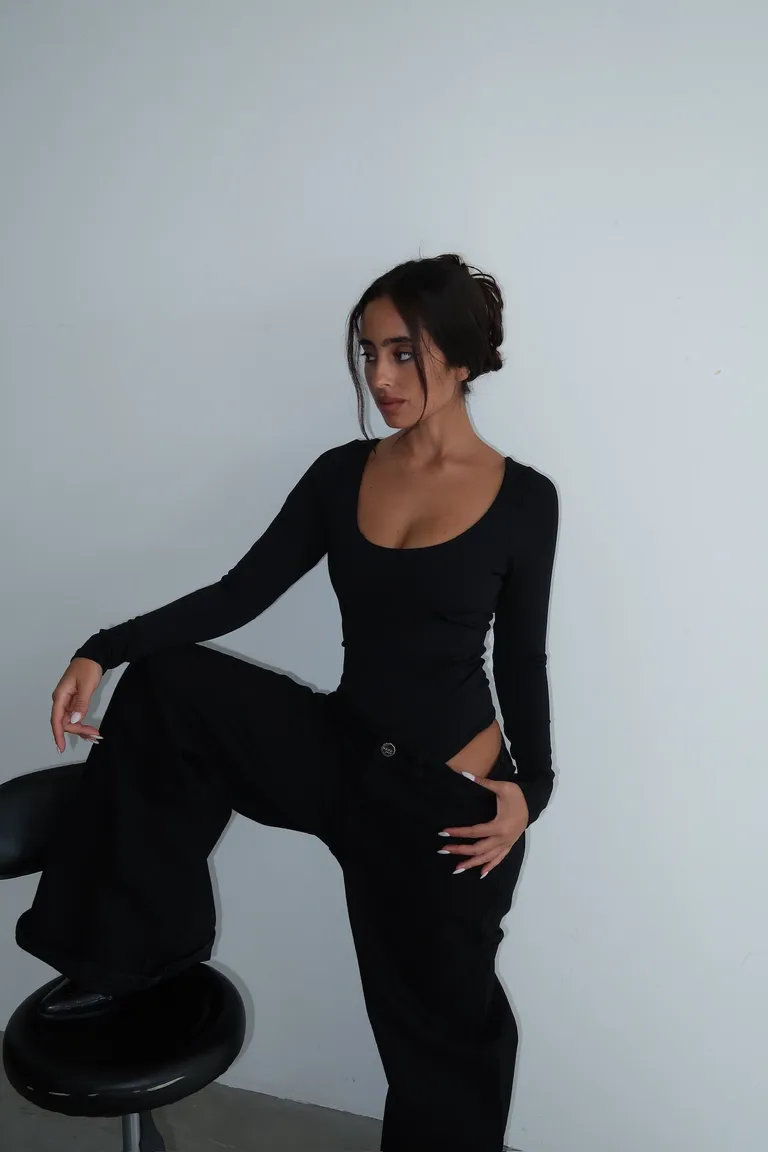 Body de manga larga en microfibra negra - Diseño ajustado y elegante de Naíma en Bodies para argentina