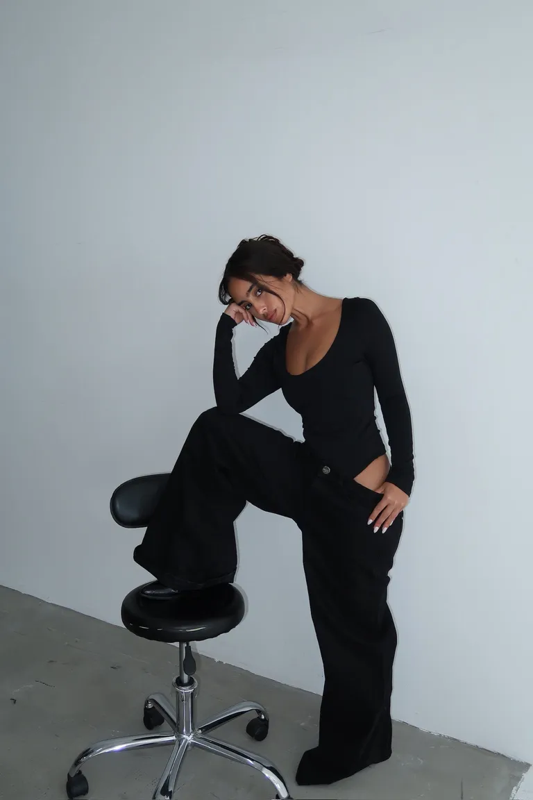 Body de manga larga en microfibra negra - Diseño ajustado y elegante de Naíma en Bodies para argentina